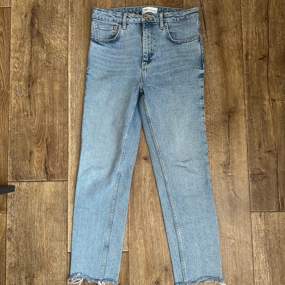 Zara Mid Rise Straight Jeans